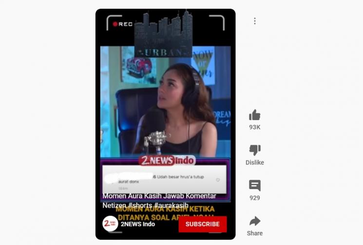 Aura Kasih diminta netizen buat tutup aurat. (YouTube)