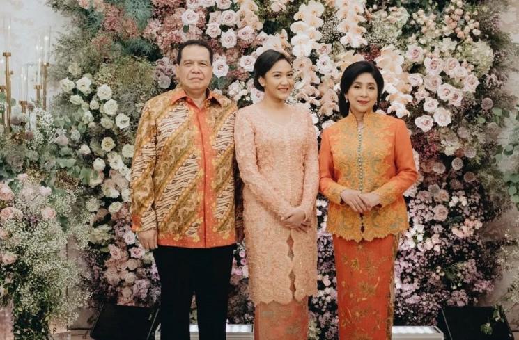 Model Kebaya ala Anita Tanjung (instagram/@anita_chairultanjung)