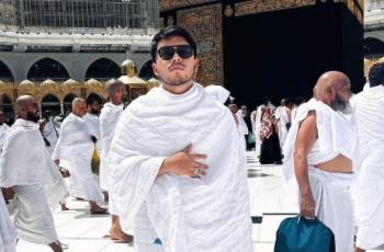 Thariq Halilintar Foto di Depan Ka'bah, Caption Disorot: Biarkan Aku Caper
