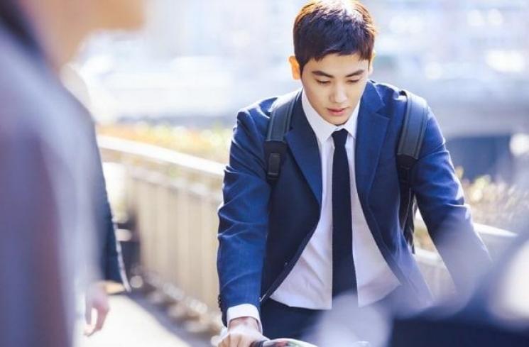 Sinopsis Suits (Soompi)