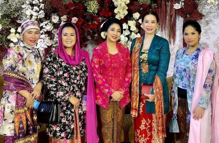 Model Kebaya ala Anita Tanjung (instagram/@anita_chairultanjung)