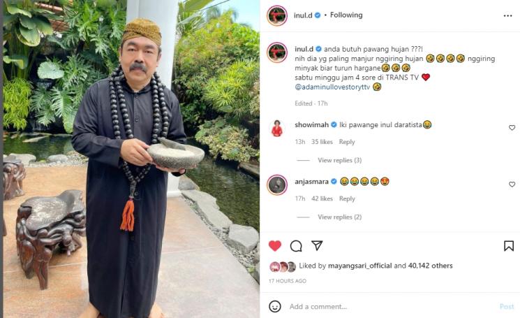 Suami Inul Daratista, Adam Suseno, jadi pawang hujan. (Instagram/inul.d)