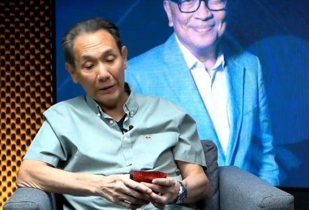 Outfit Jusuf Hamka. (YouTube/Helmy Yahya Bicara)