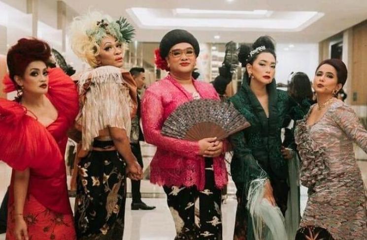 Gaya Nyentrik Aming Pakai Kostum Bak Perempuan (instagram/@amingisback)