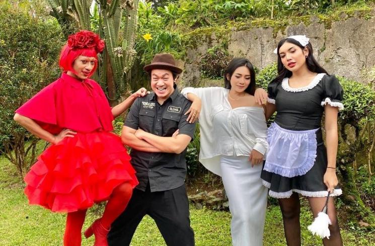 Gaya Nyentrik Aming Pakai Kostum Bak Perempuan (instagram/@amingisback)