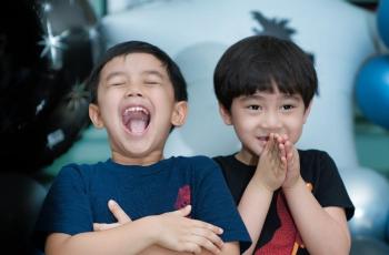 10 Momen Kebersamaan Rafathar dan Sepupu, Ansara Lengket Banget Kayak Adik Kandung