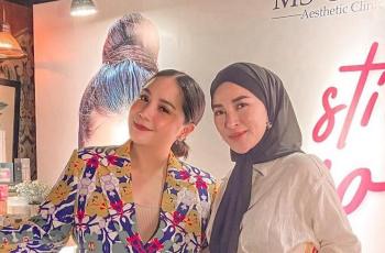 Pose Bareng Nagita Slavina, Baju Crazy Rich Shandy Purnamasari Digunjing: Pinggangnya Kelihatan kan Pakai Kerudung
