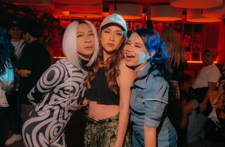 Gaya Nyentrik Aming Pakai Kostum Bak Perempuan (instagram/@amingisback)