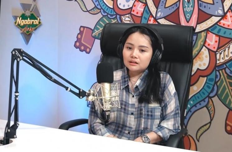 Potret Mawar AFI di Podcast dan Acara TV (YouTube/NGOBROL ASIX)
