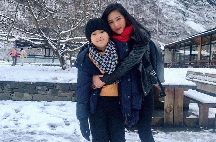 Potret Kedekatan Bunga Zainal dan Anak Sulung. (Instagram/@bungazainal05)