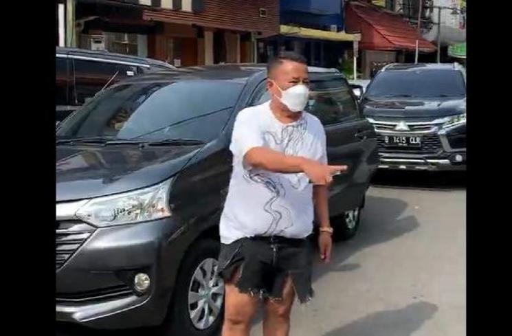 Potret penampilan Gembel Hotman Paris. (Instagram/@hotmanparisofficial)