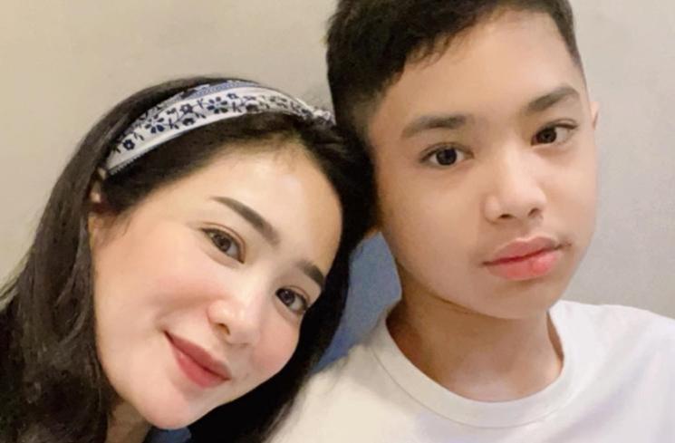 Potret Kedekatan Bunga Zainal dan Anak Sulung. (Instagram/@bungazainal05)