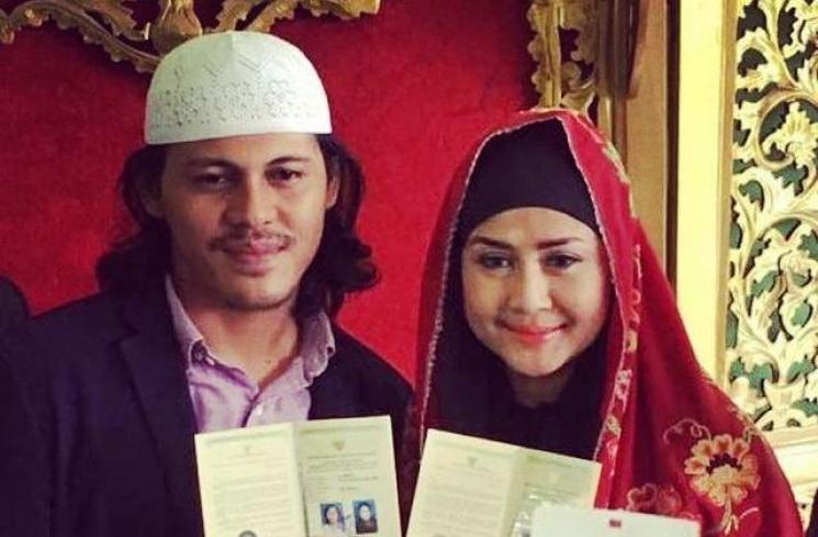 Artis Gelar Pernikahan Sederhana. (Instagram/riairawan)