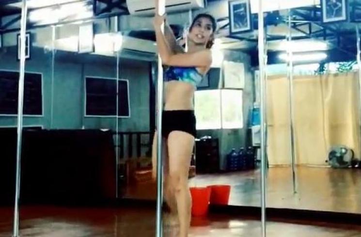 Seleb Perempuan Hobi Pole Dance (Instagram/tyasmirasih)