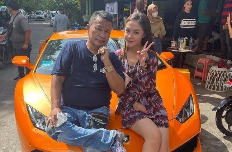 Artis Hobi Koleksi Mobil Mewah (Instagram/hotmanparisofficial)