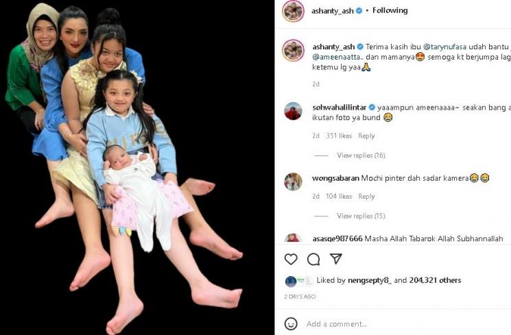 babby sitter Ameena foto bersama Ashanty, Amora, dan Arsy (instagram/@ashanty_ash)