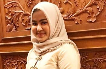 Lagi Langka, Cara Mantan Istri Zumi Zola Ngirit Minyak Goreng Curi Perhatian