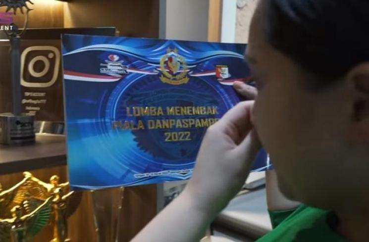 Nagita Slavina kaget Raffi Ahmad juara lomba menembak. (YouTube/RANS Entertainment)
