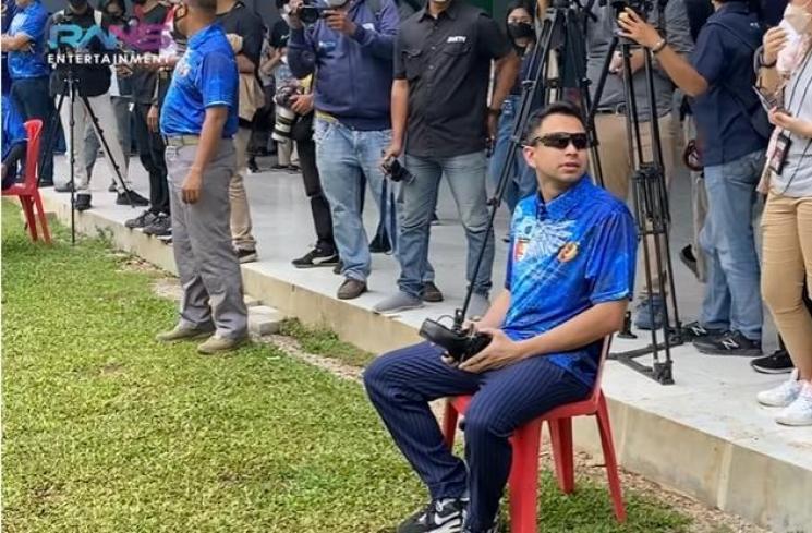 Momen Raffi Ahmad ikut lomba menembak. (YouTube/RANS Entertainment)