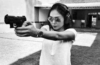9 Artis Cantik Hobi Olahraga Menembak, Ada Yuni Shara dan Nia Ramadhani