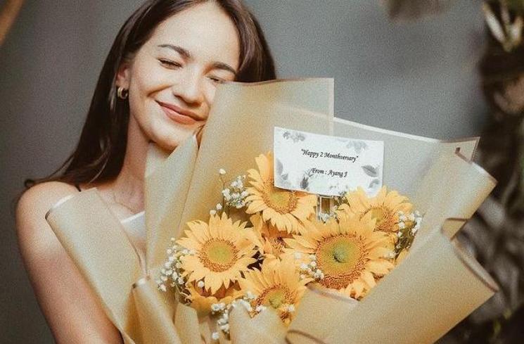 Enzy Dapat Kiriman Buket Bunga (Instagram/@enzystoria)