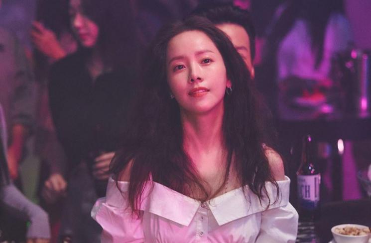 Adu Gaya Shin Min Ah dan Han Ji Min di Our Blues (Instagram/@tvn_drama)