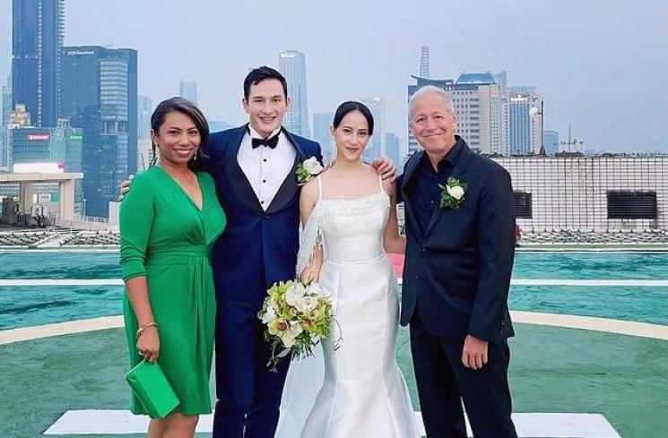 Momen Pernikahan Mike Lewis dan Janisaa Pradja. (Instagram/bindipack)