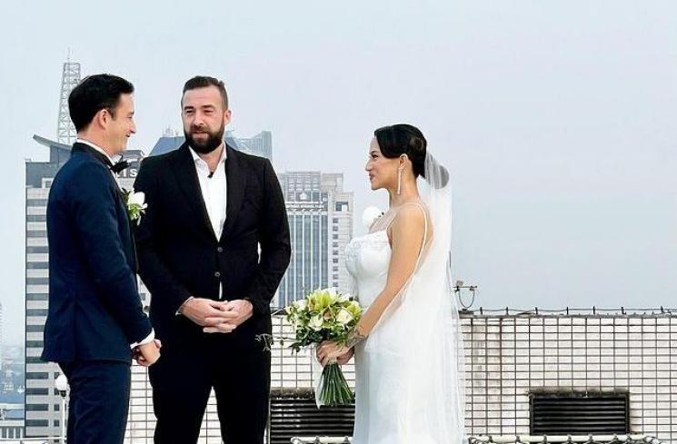 Momen Pernikahan Mike Lewis dan Janisaa Pradja. (Instagram/bindipack)