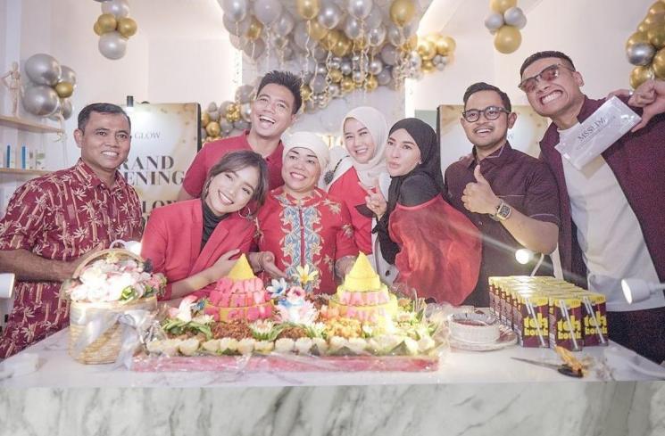 Pembukaan MS Glow Store Mama Fuji. (Instagram/msglow_mamafuji)