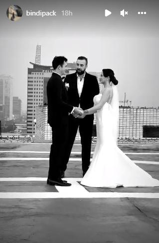 Momen Pernikahan Mike Lewis dan Janisaa Pradja. (Instagram/bindipack)