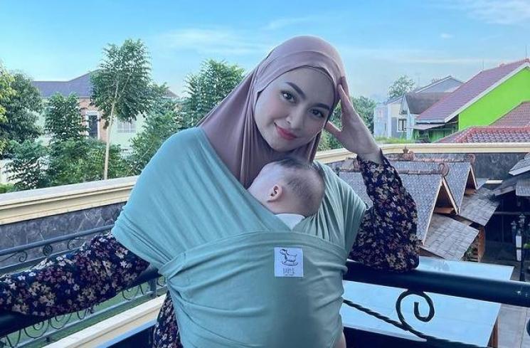 Artis Jalani Ramadhan Pertama Usai Jadi Orang Tua (Instagram/nathalieholscher)