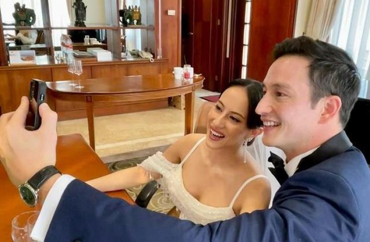 Momen Pernikahan Mike Lewis dan Janisaa Pradja. (Instagram/bindipack)
