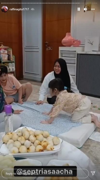 Momen Brie Anak Acha Septriasa Main ke Rumah Rafathar dan Rayyanza (Instagram/@raffinagita1717)