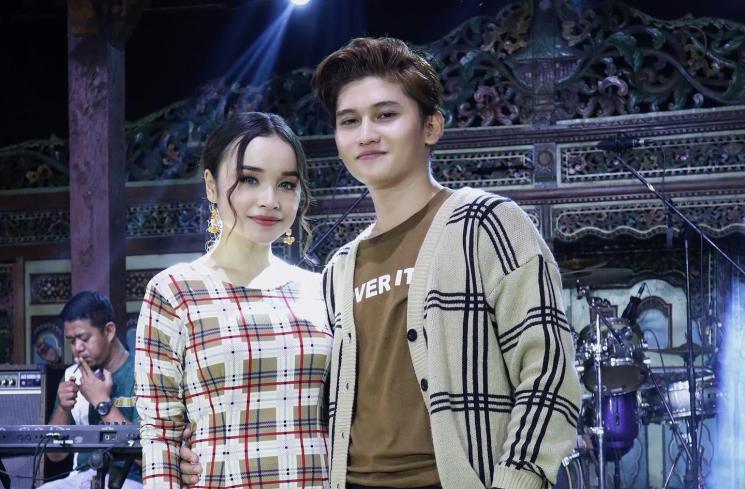  Kemesraan Tasya Rosmala dan Fikry Felixshah (Instagram/@ffelixshah)