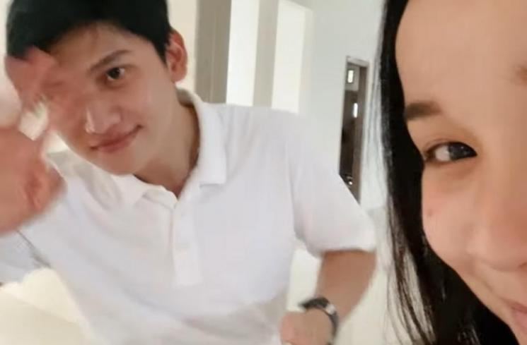 Kemesraan Tasya Rosmala dan Fikry Felixshah. (YouTube/Tasya Music Official)