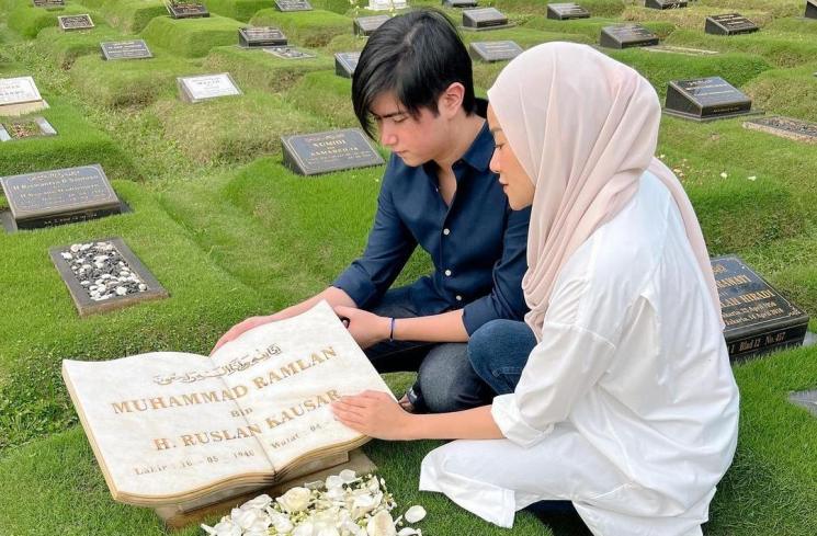 Momen Artis Ziarah Jelang Ramadhan (Instagram/@ollaramlan)