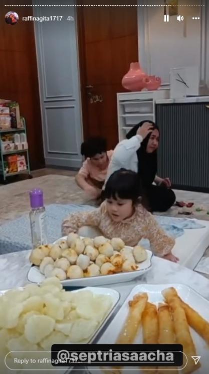 Momen Brie Anak Acha Septriasa Main ke Rumah Rafathar dan Rayyanza (Instagram/@raffinagita1717)
