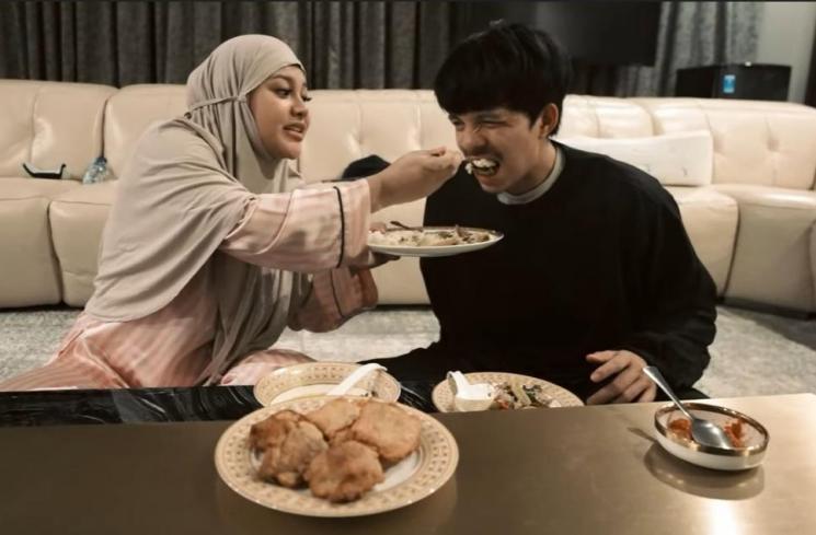 Momen Sahur Pertama Atta dan Aurel. (YouTube/AH)