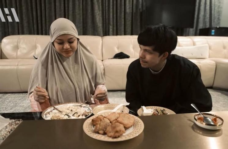 Momen sahur pertama para artis (YouTube/AH)