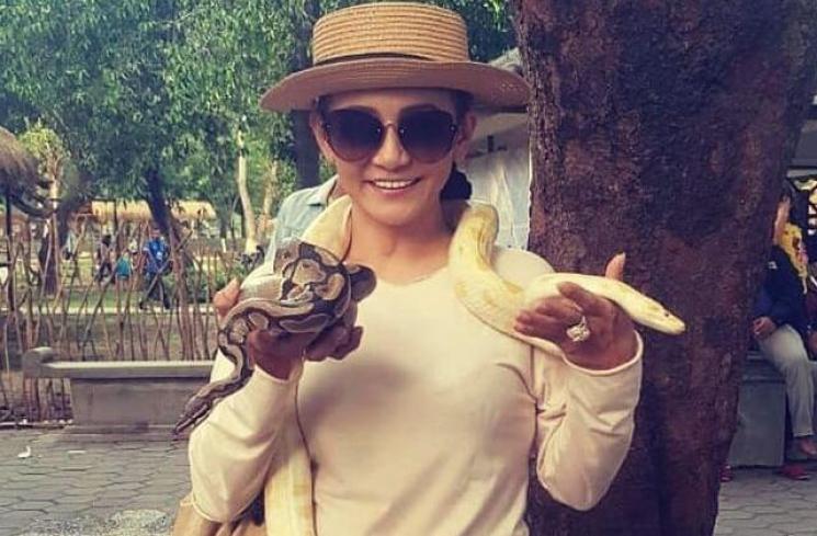 Adu gaya artis punya anak kembar 