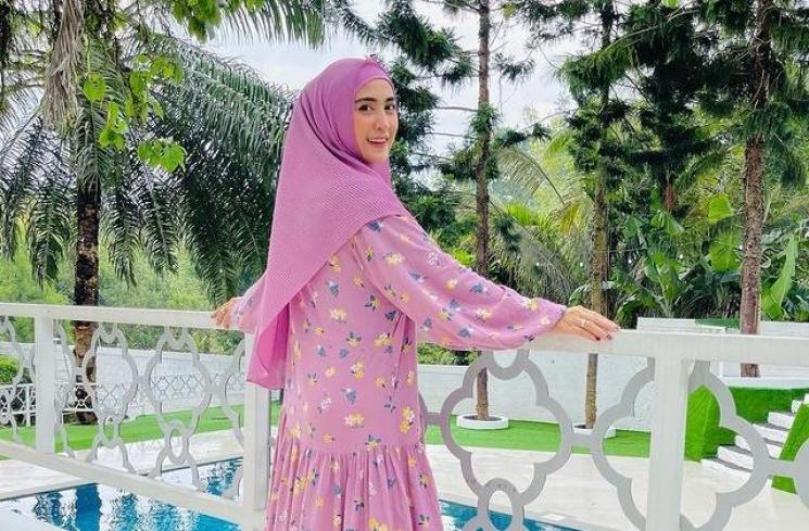 Adu gaya artis punya anak kembar 