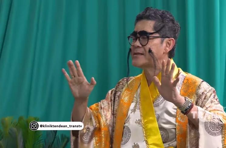 Totalitas Dokter Boyke Pakai Kostum Unik (YouTube/TRANS TV Official)