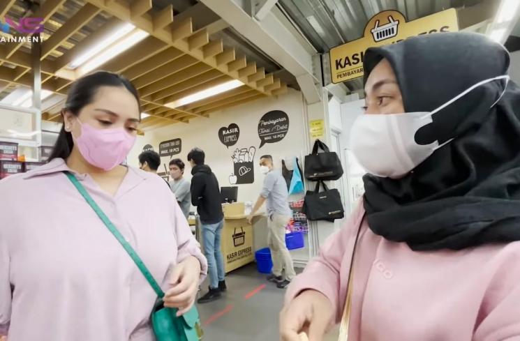 Momen Nagita Slavina Belanja Bulanan Sampai 3 Troli (YouTube/Rans Entertainment)