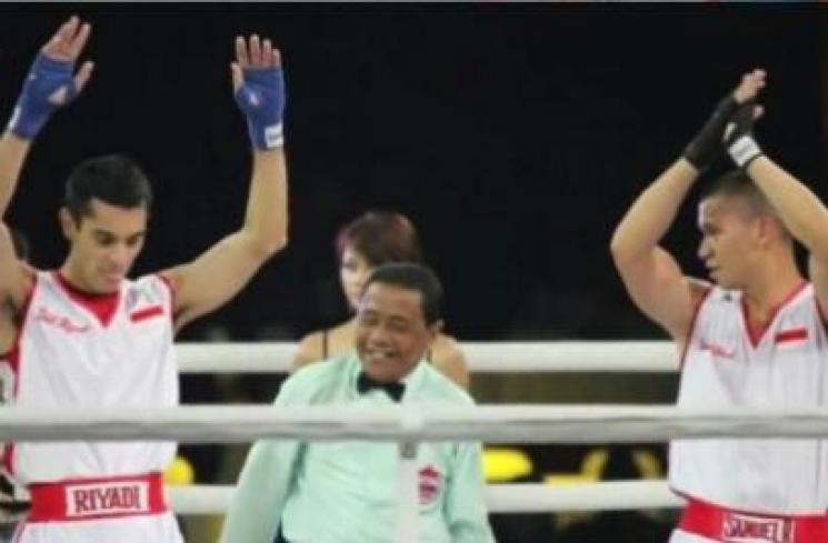 Artis Indonesia duel di ring tinju (youtube)
