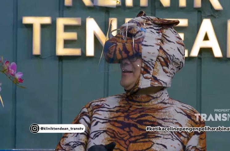 Totalitas Dokter Boyke Pakai Kostum Unik (YouTube/TRANS TV Official)