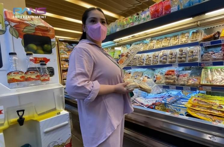 Momen Nagita Slavina Belanja Bulanan Sampai 3 Troli (YouTube/Rans Entertainment)