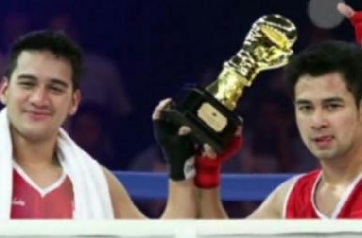Artis Indonesia duel di ring tinju (youtube)