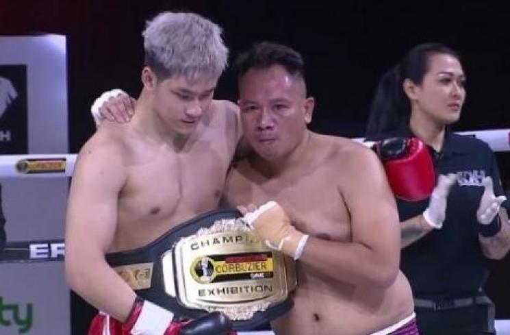 Artis Indonesia duel di ring tinju (youtube)