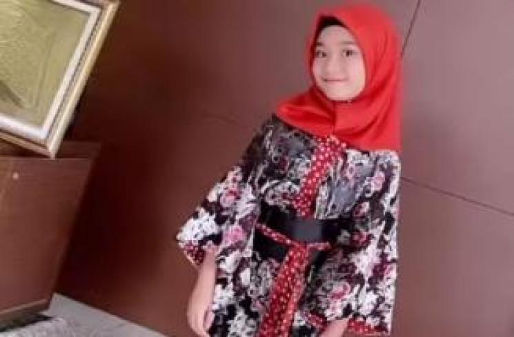 Potret Bilqis Anak Ayu Ting Ting Berhijab. (Instagram/ayutingting92)