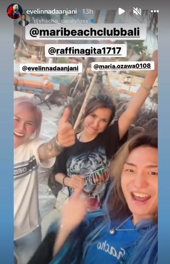 Momen Maria Ozawa ke Beach Club Raffi Ahmad (Instagram/evelinnadaanjani)